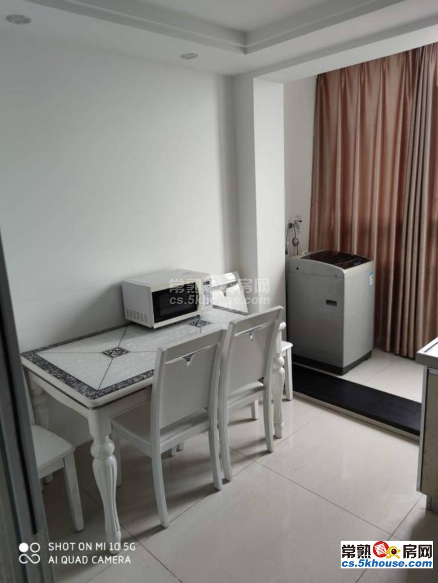 紫晶城1房可以放两张床只租2200一个月房东自助保养好采光刺眼