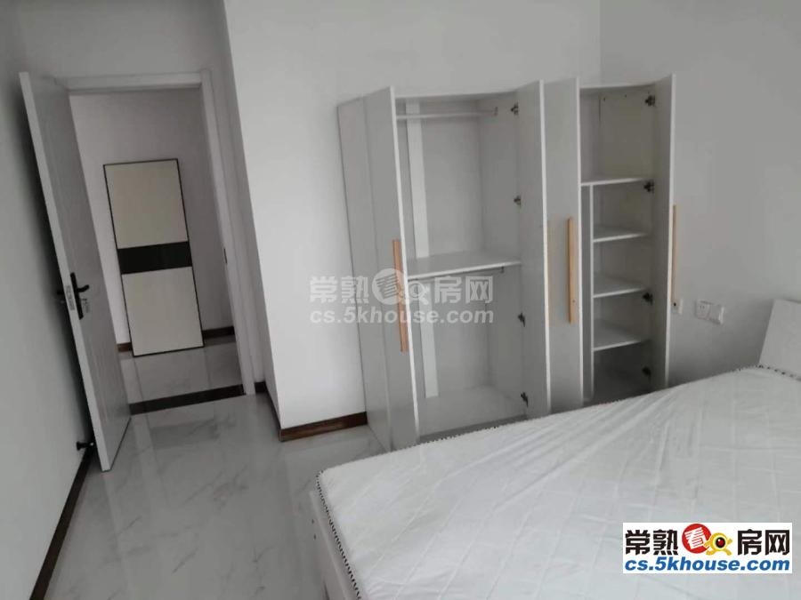 港龙香江华庭 82平 精装 2房 拎包入住 最好是陪读的 2400元/月