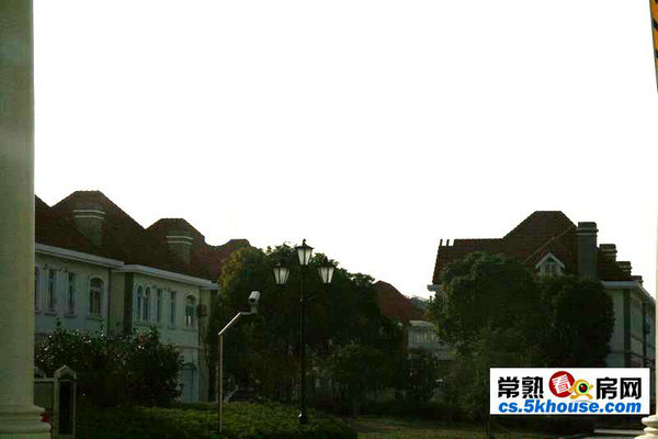 新加坡花园 清爽装修大三房出租 仅2400一月 先到先得 随时看房