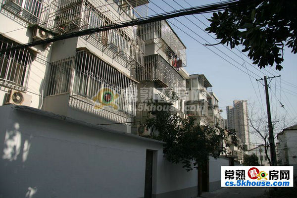 漕泾四区 中装二房 房东搬新房 首次出租 楼层好 随时看房 拎包入住