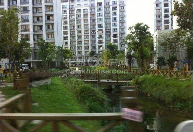梅李赵市旁192平2层独栋带院子出售160万满2年可过户价格可谈