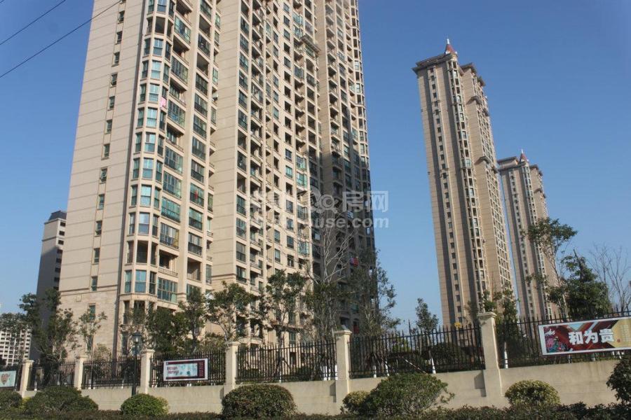 超好的地段可直接入住中南锦城 2300元/月 2室2厅1卫 精装修