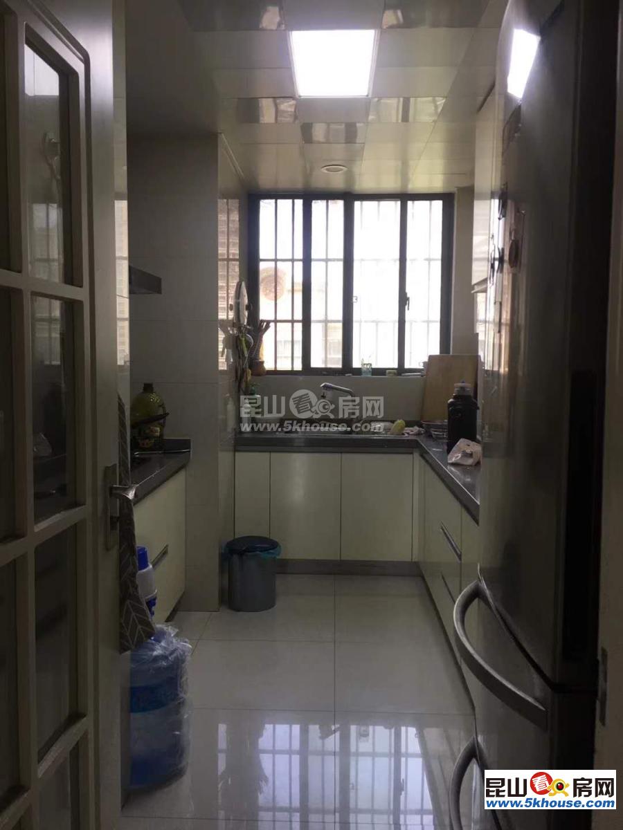 绿地21新城 2300元月 3室2厅1卫,3室2厅1卫 精装修 ,全家私电器出租