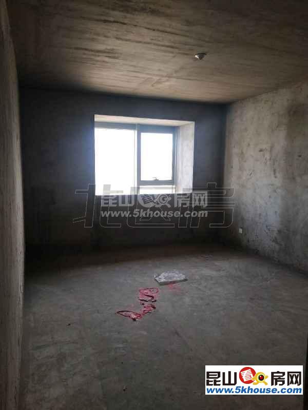 金鹰国际 弘辉首玺旁 毛坯三房 单价18000 满2年