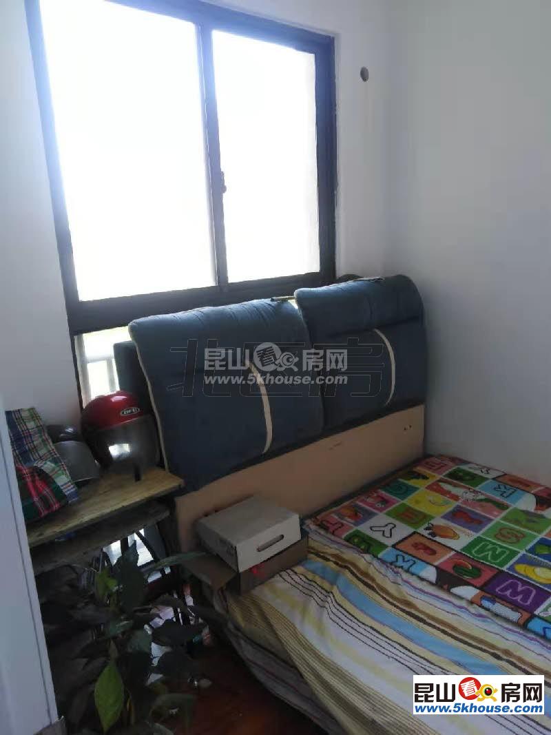 新华舍 1700元月 2室2厅1卫,2室2厅1卫 精装修 ,少有的低价出租
