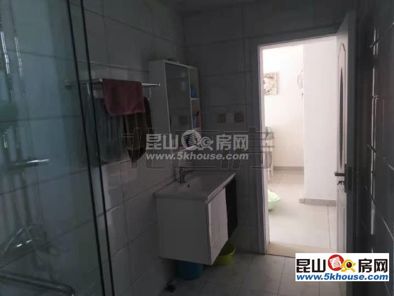 新华舍 1700元月 2室2厅1卫,2室2厅1卫 精装修 ,少有的低价出租