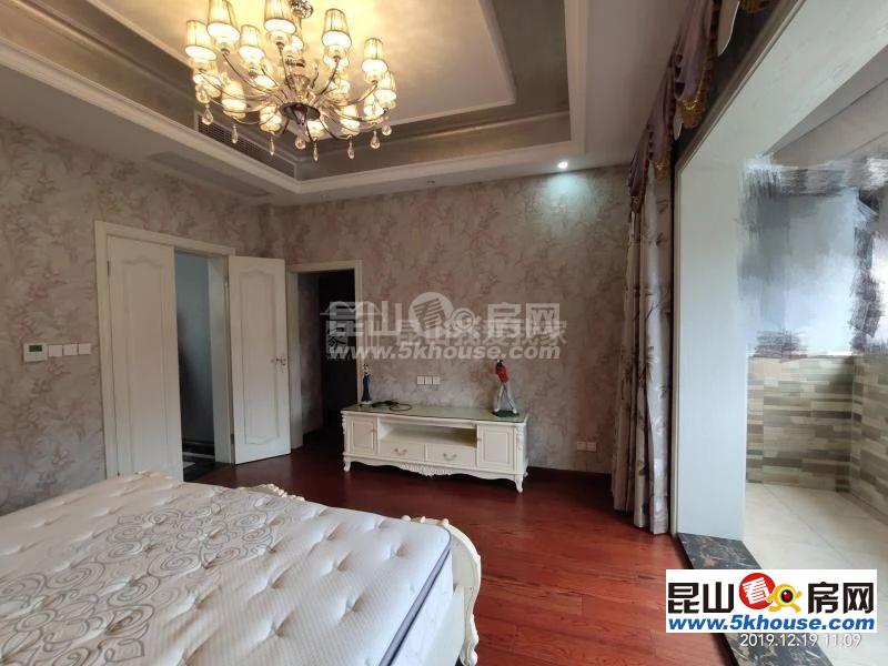 金大元御珑宫廷 880万 5室2厅3卫 精装修 ,南北通透 安静 看园景 视野开阔