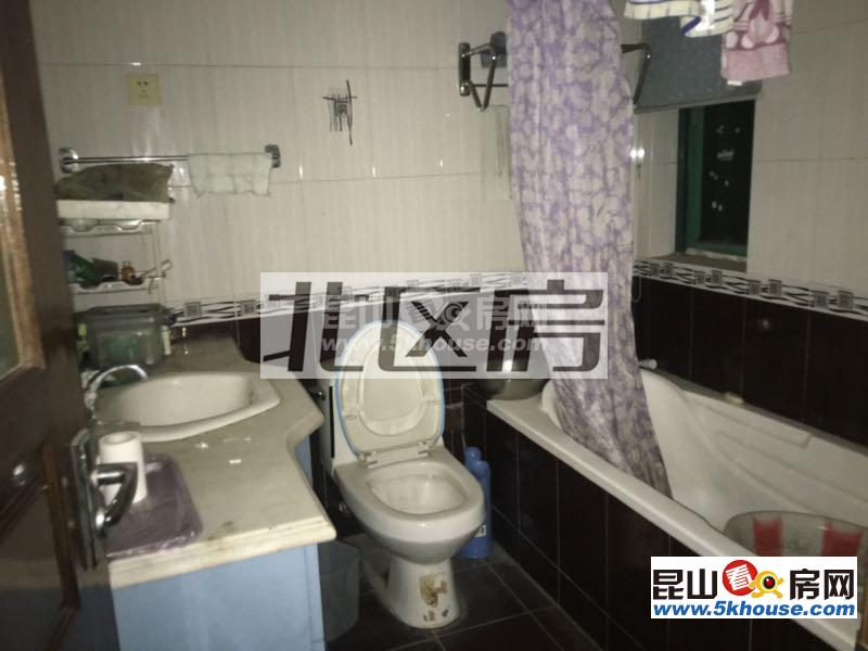 裕元实验和新镇学校的昆山花园一楼带大花园的3房诚心出售 来电看房
