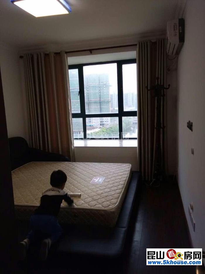 上海御花园 3300元月 2室2厅1卫 精装修 小区安静,低价出租
