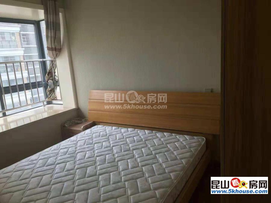 好房出租,居住舒适,国际华城 3500元月 3室2厅2卫 精装修
