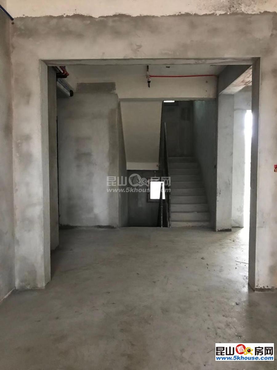 檀香園卡斯蘭帝大型獨棟 位置絕佳 占地2畝 高品味生活從這里開始