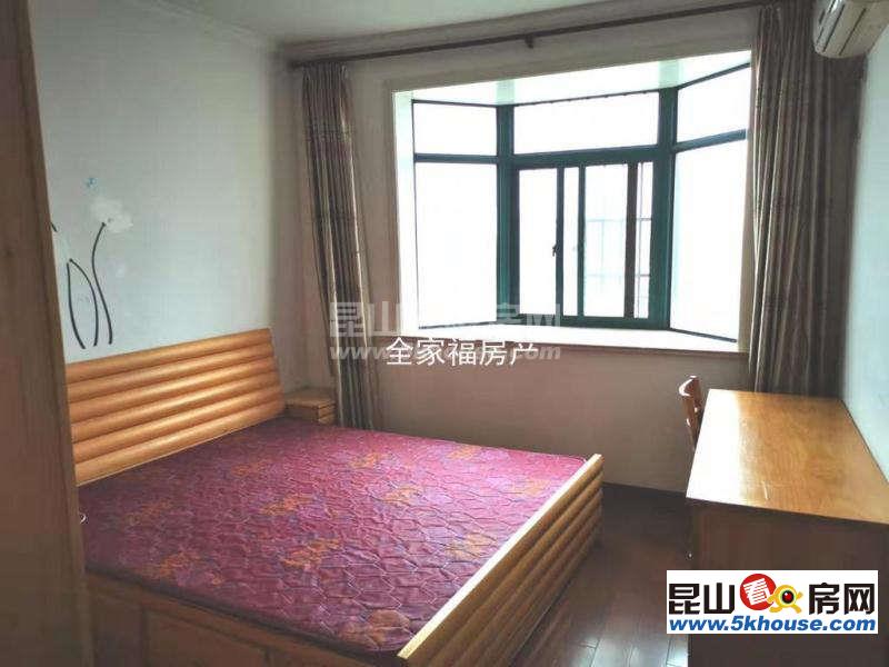 安静小区,低价出租,上海星城 2000元月 3室2厅1卫,3室2厅1卫 精装修