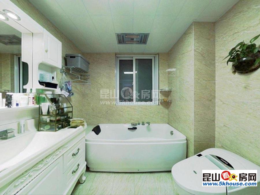 别墅中的电梯洋房.满5年 可以做5个房间.小区环境优雅.紧靠上海