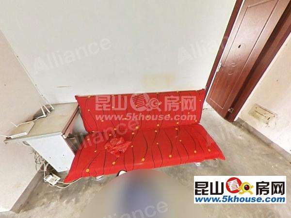 綠地21城d區 1700元月 3室2廳1衛 毛坯 ,正規好房型出租