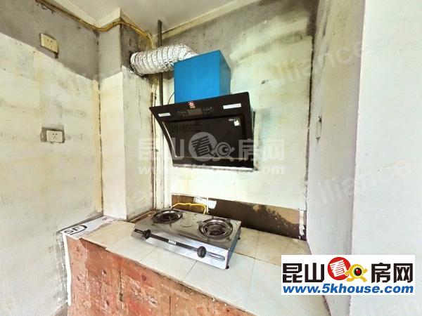 綠地21城d區 1700元月 3室2廳1衛 毛坯 ,正規好房型出租