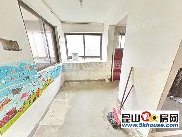 綠地21城d區 1700元月 3室2廳1衛 毛坯 ,正規好房型出租