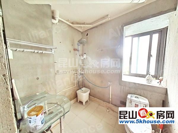 綠地21城d區 1700元月 3室2廳1衛 毛坯 ,正規好房型出租