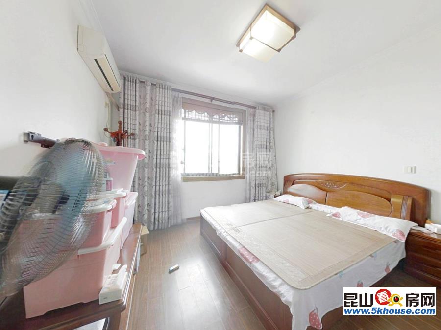 老城區大兩居,南北通戶型,視野開闊,前后無遮擋