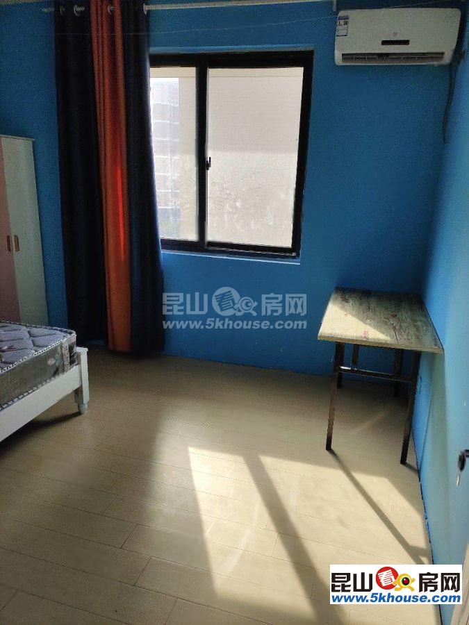 天逸華庭4房出租可做員工宿舍基本設施齊全拎包入住