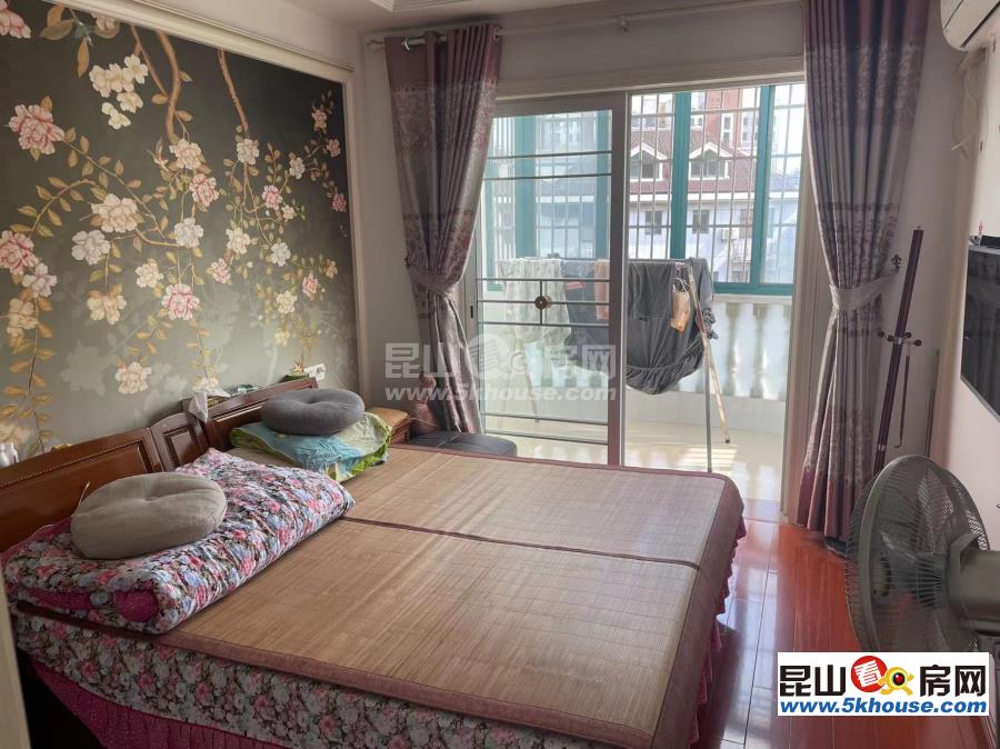 上海星城别墅 320万 5室3厅3卫 精装修实图拍摄 ,多条公交经过