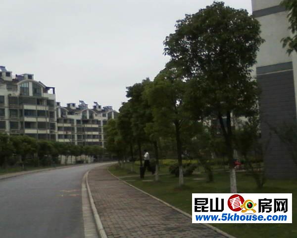 夏驾园全新精装正两房,只卖毛坯价带大车库,位置非常好,房东诚心卖