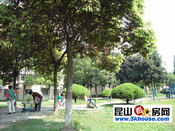 配套齊全,美華園 1900元月 3室1廳1衛(wèi) 精裝修 急租