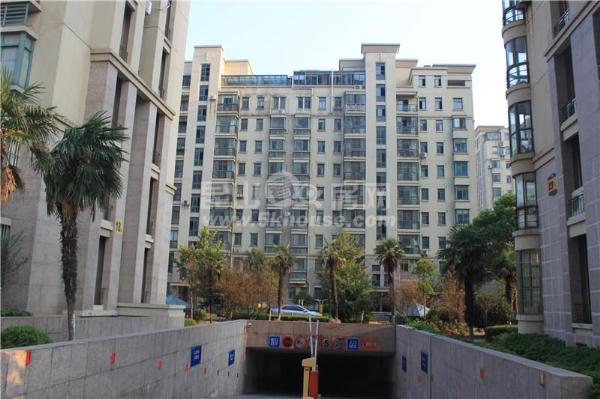 雍景湾精装3房,2卫房东急租,看房有钥匙市中心地段
