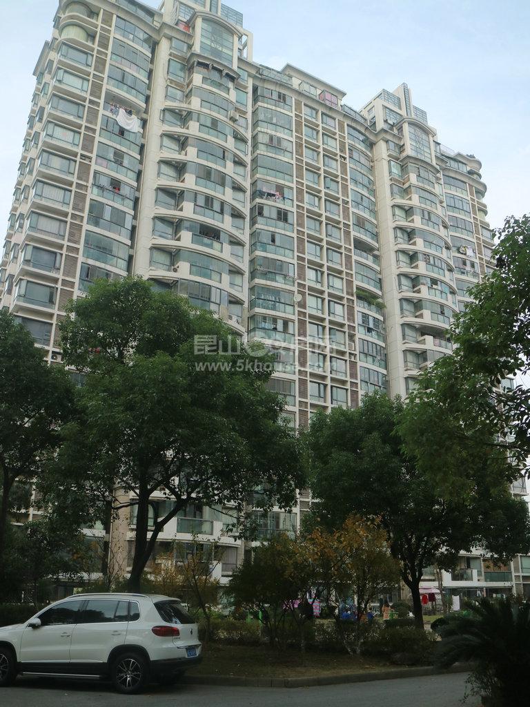 上海公馆 4000元月 3室2厅2卫 精装修 ,家具家电齐全,急租