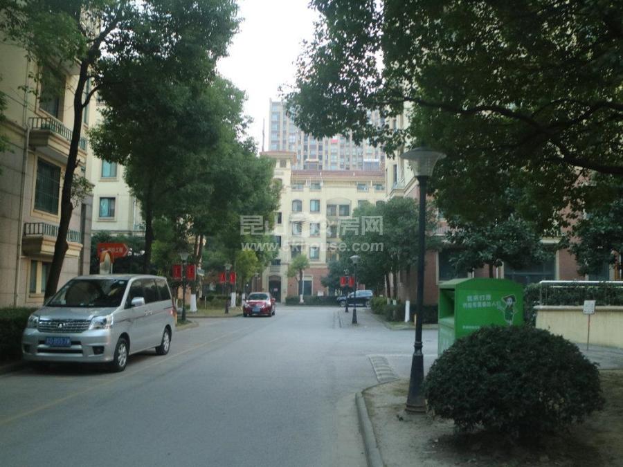 东方罗马,精装自住房,带车库,家具家电全留,满5年