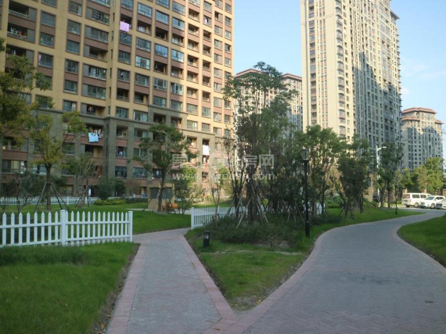 在建地铁口直达上海和苏州 世茂商圈步行五分钟 独家房源急售