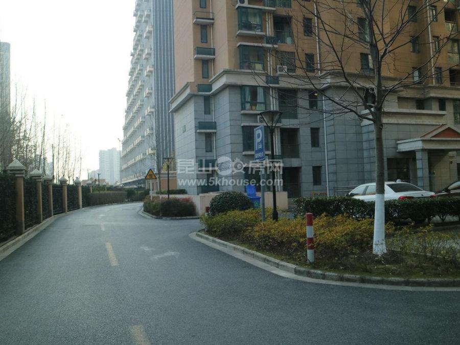 上海裕华园精装全配,一室一厅,套房出租,低于市场价,房东急租