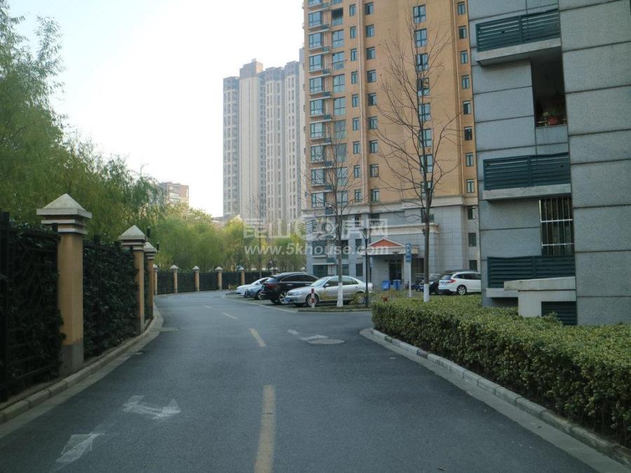 上海裕花园 2200元月 1室1厅1卫 豪华装修 ,楼层好,有匙即看