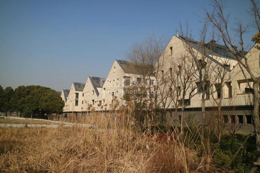 淀山湖 碧桂园十里芳华 精装叠加别墅 临近青浦17号线地铁线