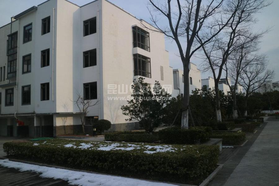 金湖银滩 165万 3室2厅2卫 毛坯 ,阳光充足,治安全面