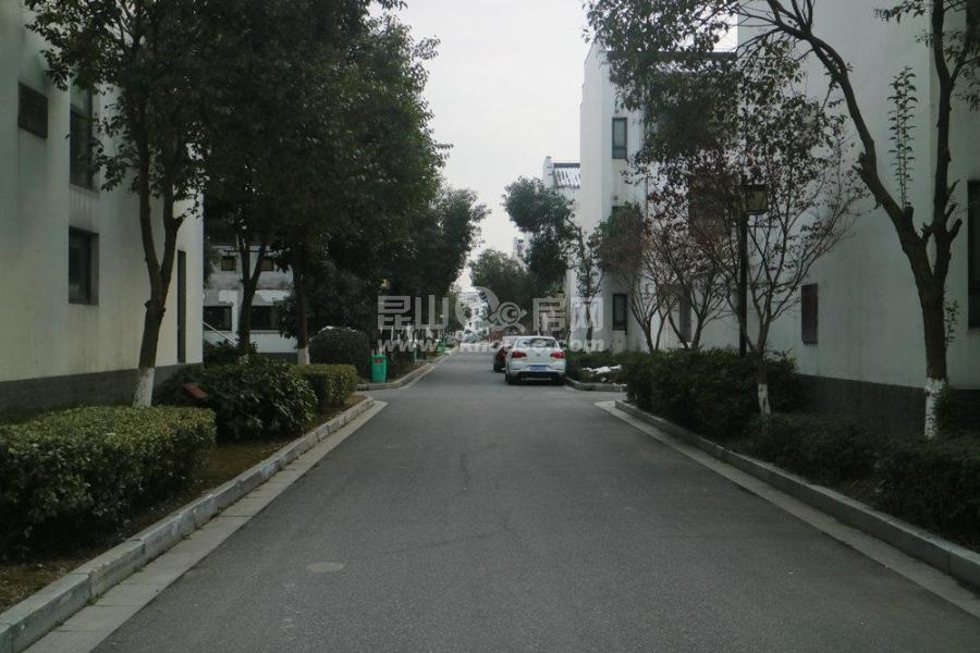 金湖银滩 165万 3室2厅2卫 毛坯 ,阳光充足,治安全面