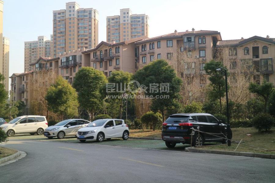 奥园印象高迪 140万 3室2厅2卫 精装修 ,阳光充足,双校区房
