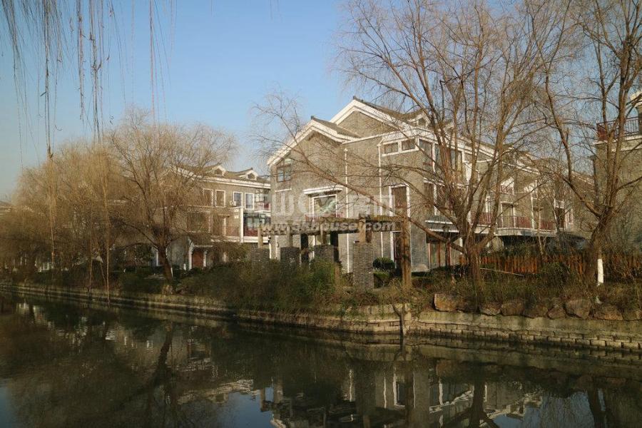 忆江南,双拼别墅,280平米,送超大花园,低价出售330万