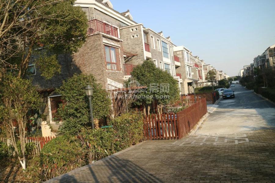 忆江南,双拼别墅,280平米,送超大花园,低价出售330万
