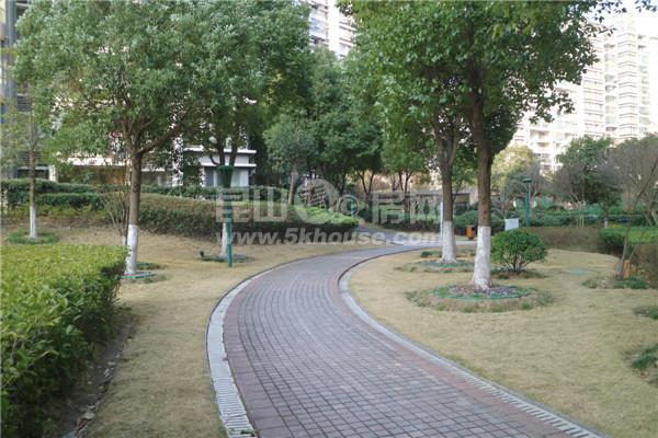 晶蓝上城 四房两厅两卫 两个大阳台 三个飘窗 南北通透 有钥匙 方便看
