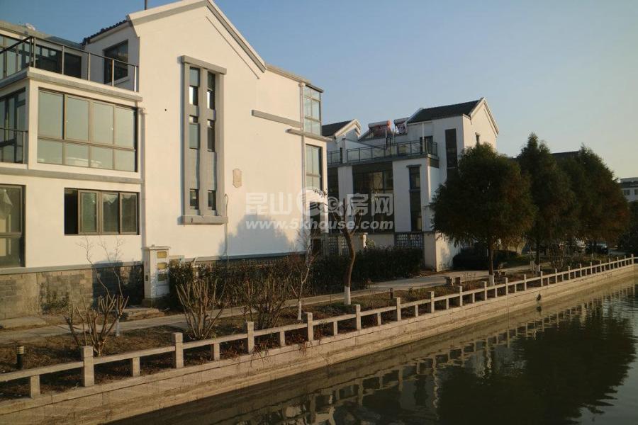 千灯鑫湖坊高档别墅,面积384平方房东诚心出售价385万