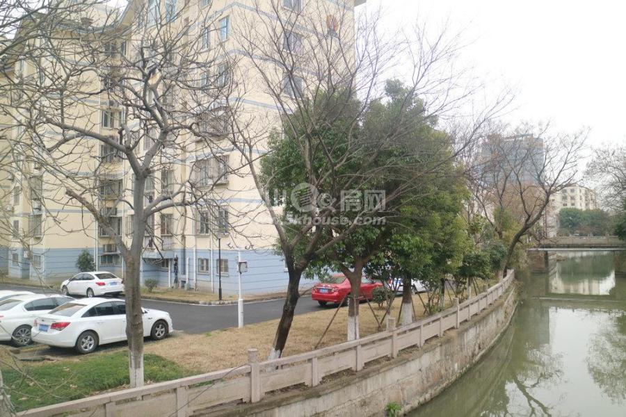 楼层好,视野广,学位房出售,娄邑小区 275万 3室1厅1卫 毛坯