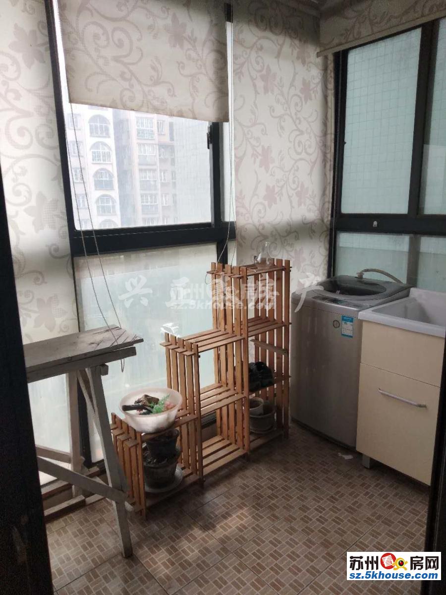 云锦城急售房东自住装修小户保养好周围配套设施完善