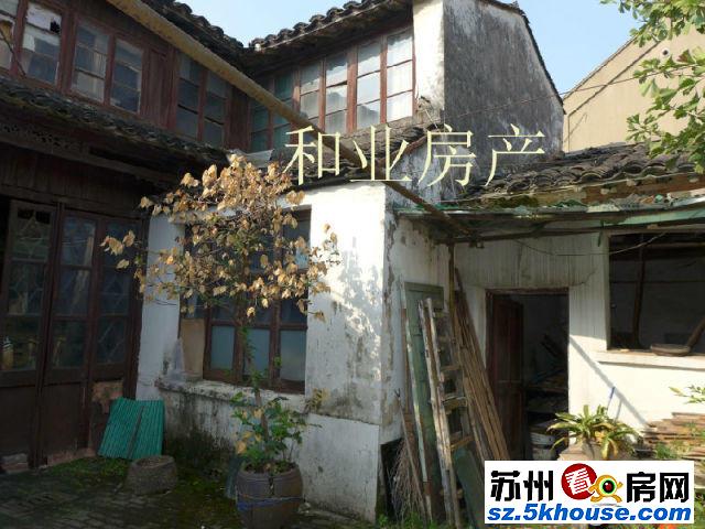 沿街独立宅院 老房子未翻建过的私房 适合居住和会所