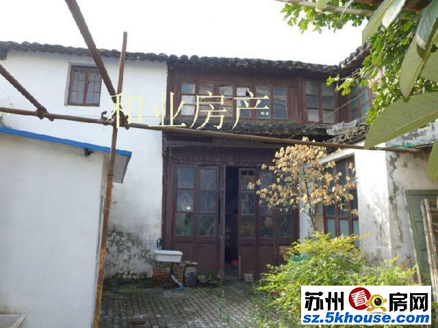 沿街独立宅院 老房子未翻建过的私房 适合居住和会所