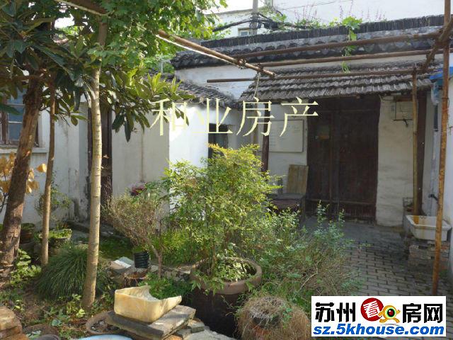 沿街独立宅院 老房子未翻建过的私房 适合居住和会所