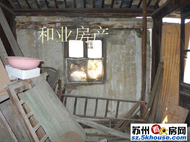 沿街独立宅院 老房子未翻建过的私房 适合居住和会所