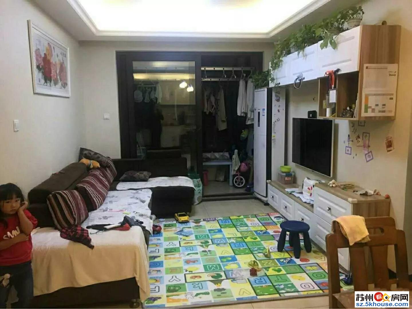 镇中心商城花苑全新婚房精装入住两年带大内