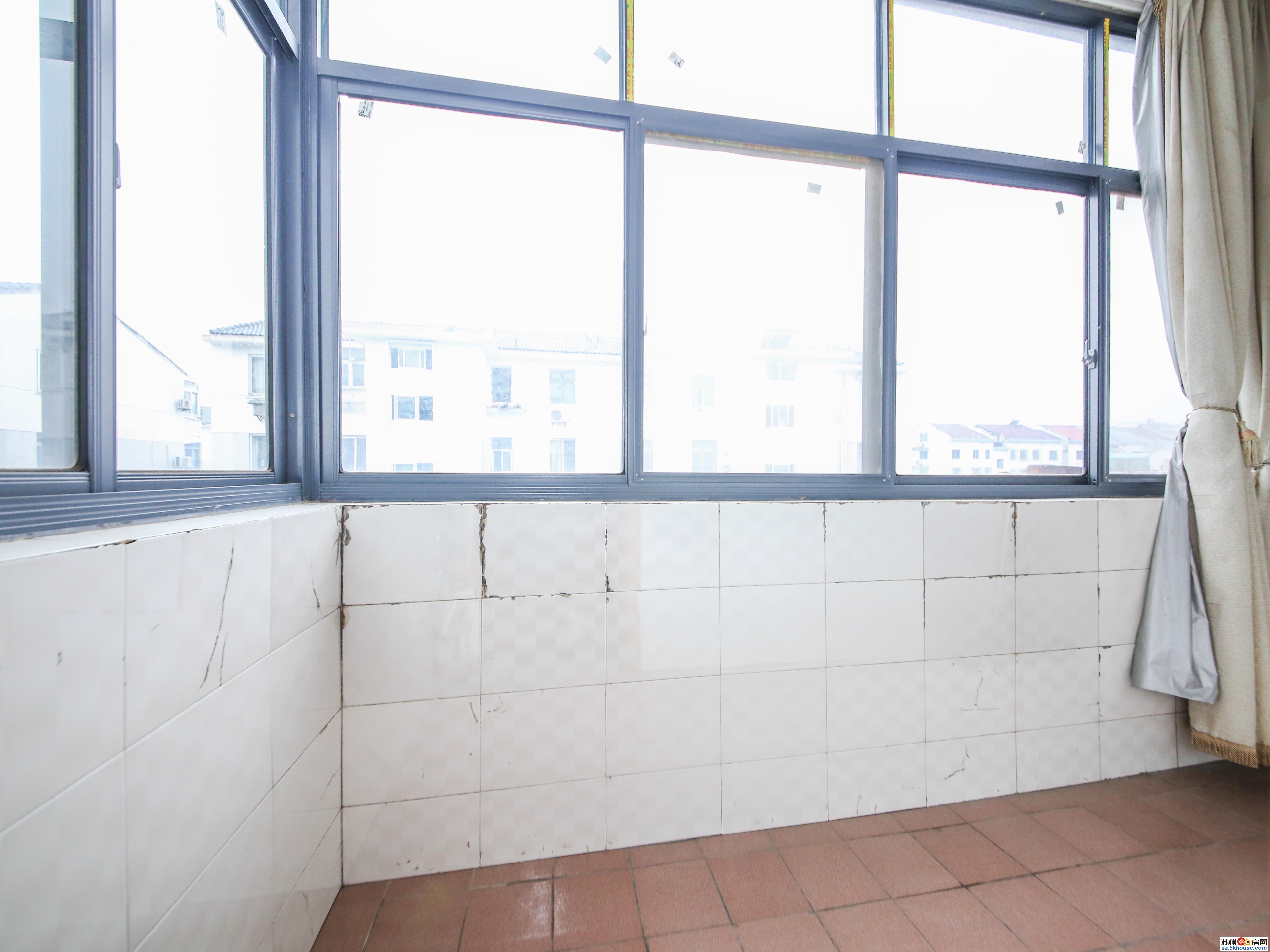 地铁口西塘新村南门二村 装修保养好 2室刚需 采光好 98万