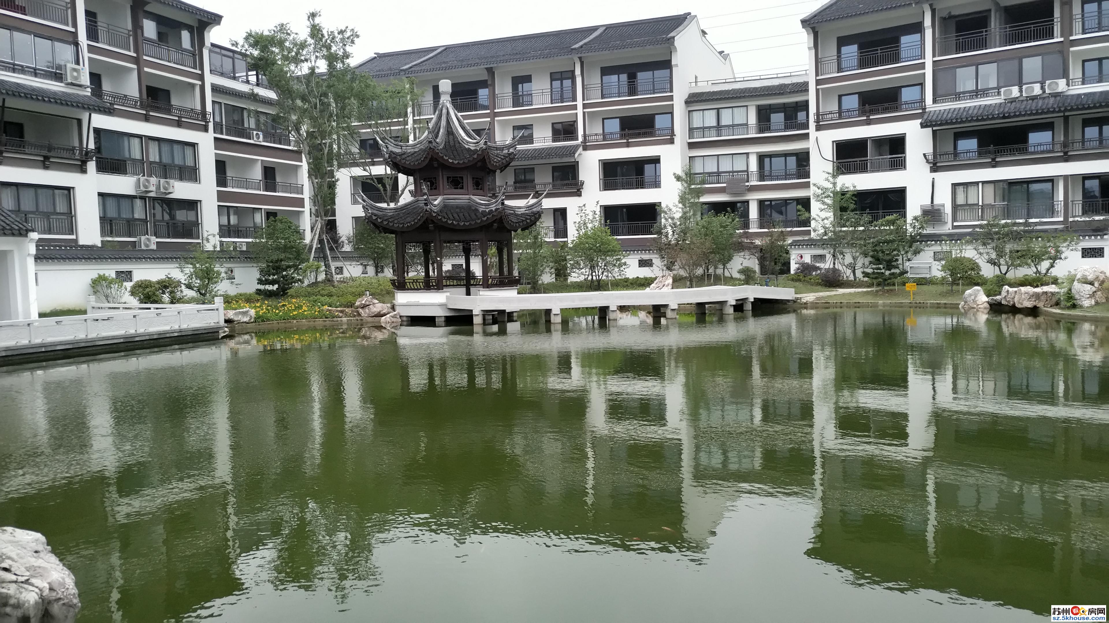 地处东山龙头位置 正对太湖 一线湖景 可观山看水 一楼带花园