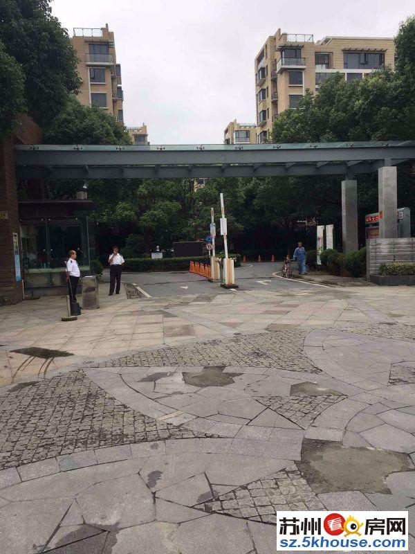 星湖客 精装两房 靠星湖街交通方便 南北双阳台 通透户型 采